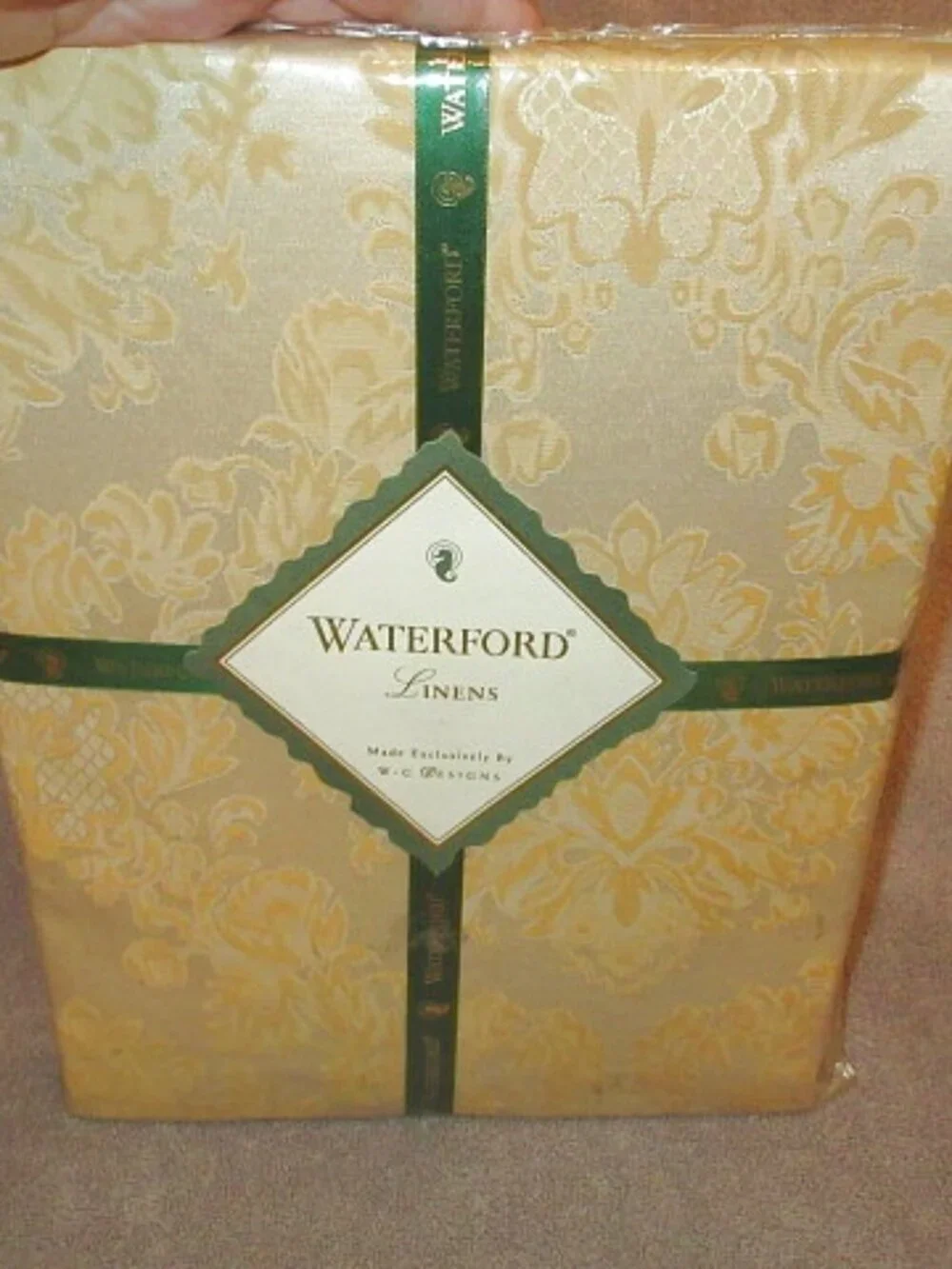Waterford Wiltshire Platinum Gold Tablecloth Jacquard Paisley Oblong 70 x 84 NEW
